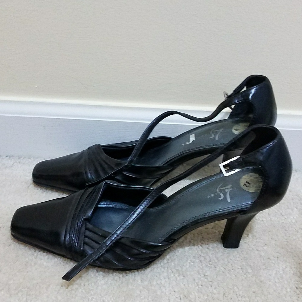 Life Stride Black Buckle Size 7.5